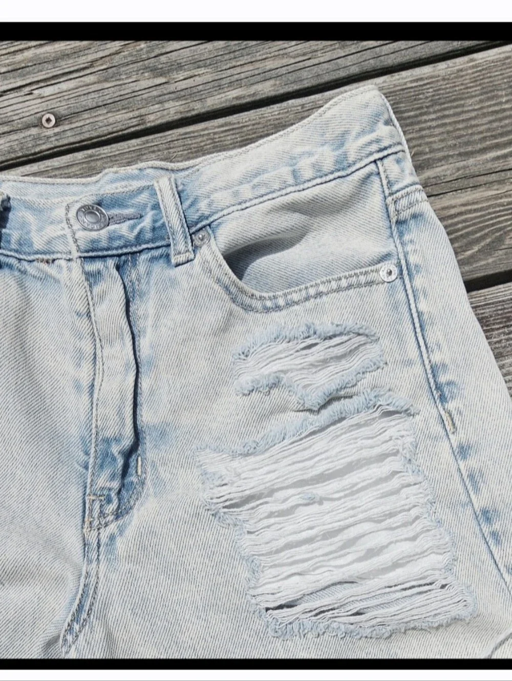 American Eagle Mom Denim Jean Shorts Distressed Shredded Fade Sz 2